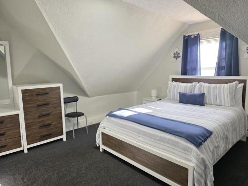 En eller flere senge i et værelse på Room for rent in Apartment