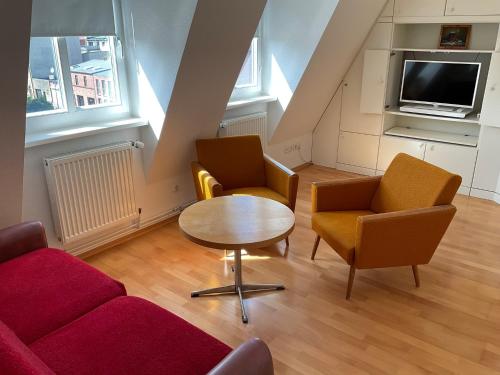 a living room with a couch and chairs and a table at Marienkirche 2 - ABC336 in Wismar