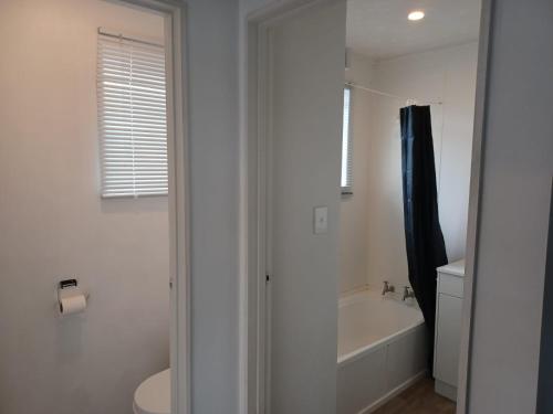 Phòng tắm tại Cosy Cottage