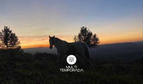 De zonsopgang of zonsondergang vanuit het vakantiehuis