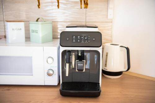 Kaffe- og tefaciliteter på MONADIN Villa Relax & Spa