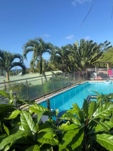 Het zwembad bij of vlak bij Les Algues de la Chapelle