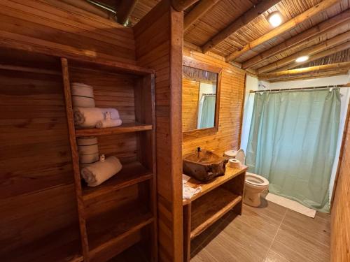 Et badeværelse på Anahari Centro Wellness