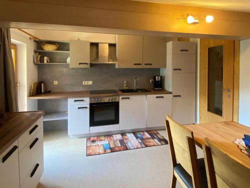 Nhà bếp/bếp nhỏ tại Ferienwohnung Tummener