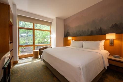 Cedarbrook Lodge — Garden view
