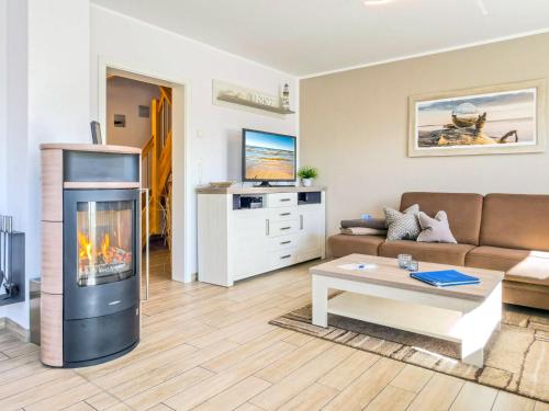 a living room with a couch and a fireplace at Kleiner Seehund in Groß Kirr