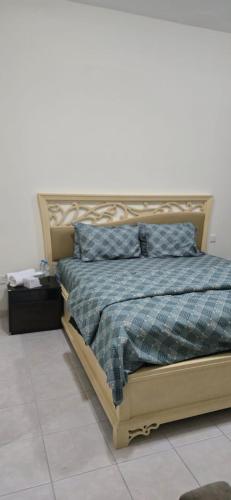 Luxury Master Bed Room With Attached Bathroom