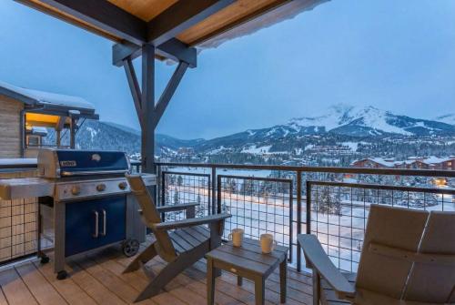 Cảnh núi rừng hoặc tầm nhìn ra núi từ căn hộ