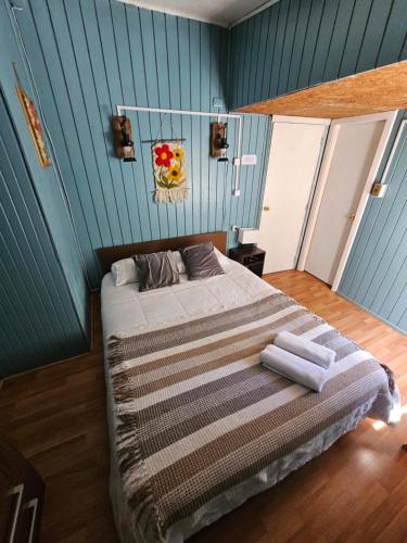 En eller flere senge i et værelse på Hostal El Baltico