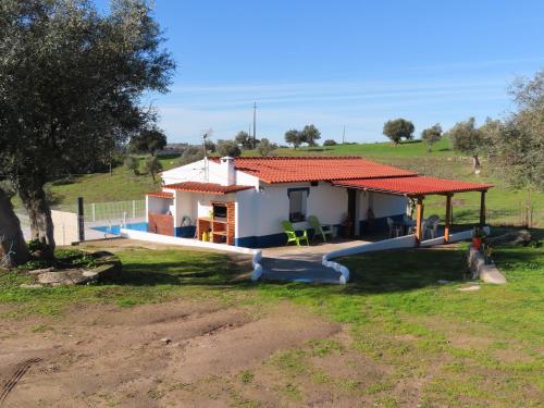 a small white house in a field at MONTE DO SALTO DA RAPOSA in Figueira e Barros