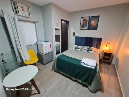 a bedroom with a bed and a table and a chair at THEHotelBoutiqueCidadeVelha in Belém