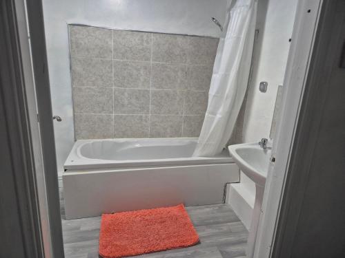 Phòng tắm tại Peaceful Home in Hermitage Street Rishton