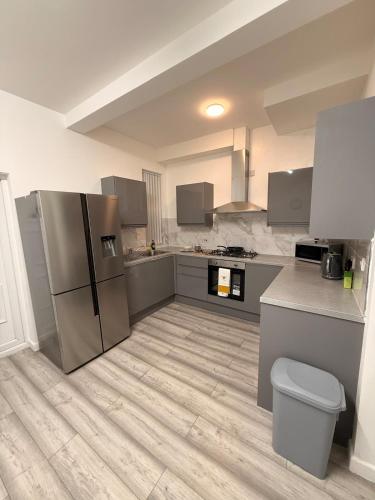 Stylish Dream Home with 4 En-Suite Bedrooms photo 8