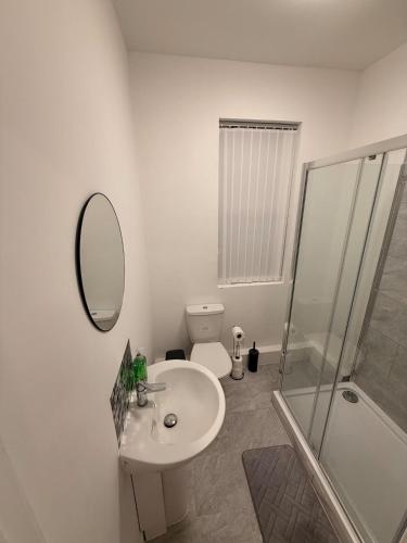 Stylish Dream Home with 4 En-Suite Bedrooms photo 15