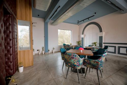 Khu vực ghế ngồi tại Troy Resorts and wellness