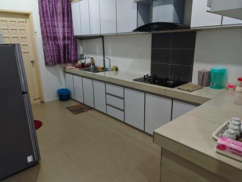 Nhà bếp/bếp nhỏ tại Homestay Atok Komando Bc Poly KB