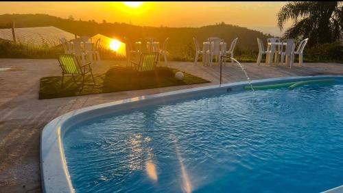 Swimmingpoolen hos eller tæt på Saracura Bike Container HOSPEDAGEM E CAMPING