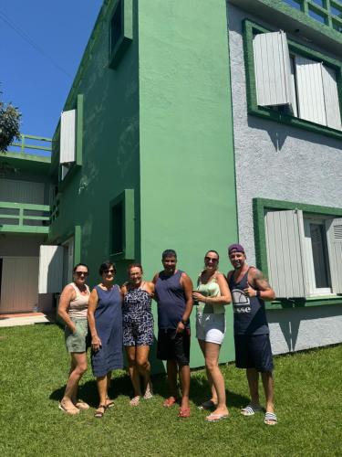 a group of people standing in front of a building at Apartamentos Mobiliados em Imbé in Imbé
