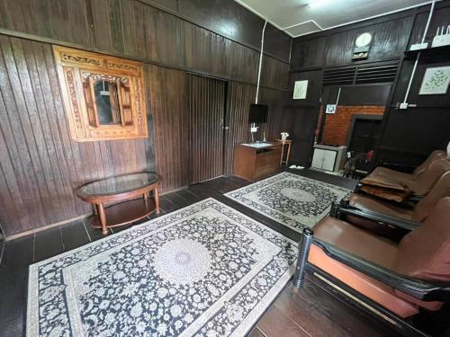 Khu vực ghế ngồi tại Impian May Homestay 2 Private Pool