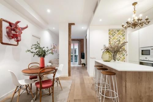 The Velarde Business Suite Super Luxury 2BR Apartment Optimized for Remote Work