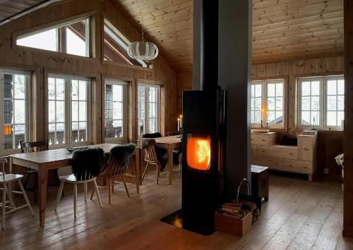 Et opholdsområde på Modern Mountain Cabin With Views At Filefjell