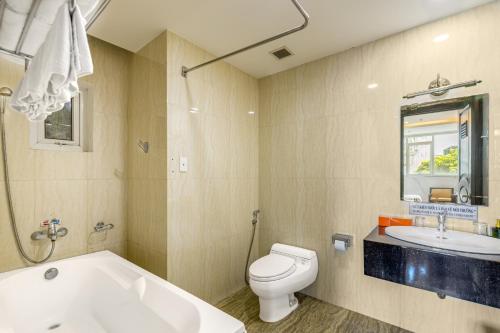 Phòng tắm tại Chill Hotel Ha Bong
