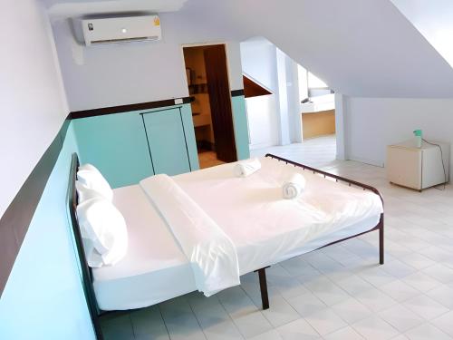 a hospital room with a bed and a staircase at XX Mitr Inn Phuket Mueang Kao - มิตร อินน์ ภูเก็ต โอลทาวน์ in Phuket