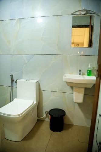 a bathroom with a toilet and a sink at Kghomestay in Pallipuram