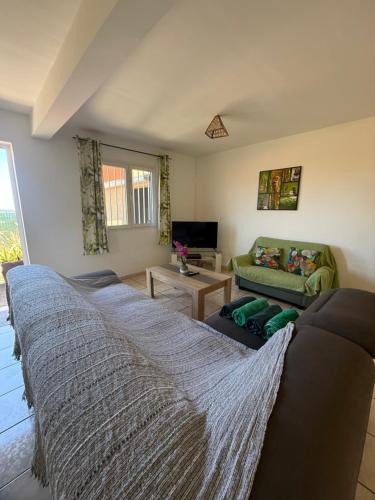 Giường trong phòng chung tại Le Beaucarnéa