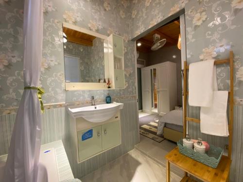 a bathroom with a sink and a mirror at Beach Gardens Thasala 1 Bed in Ban Pak Nam Pak Duat