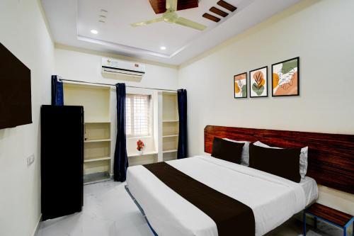 En eller flere senge i et værelse på Hotel O Infosys Pocharam Hyderabad