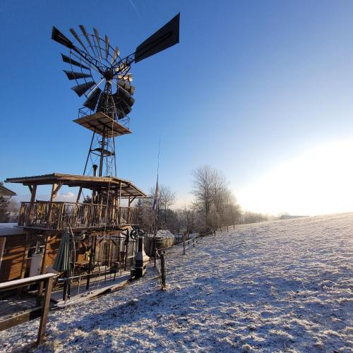 Schäferwagen mit Dachterrasse an der Pferdekoppel trong mùa đông