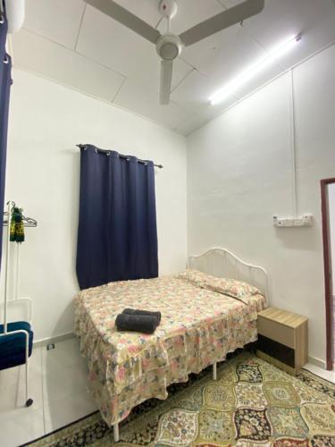 Giường trong phòng chung tại Obah Homestay Kota Bharu