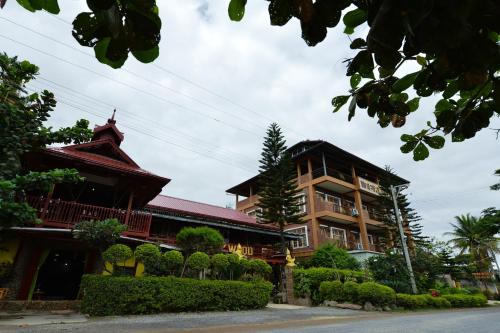 Gallery image of Teak Wood Hotel in Nyaung Shwe