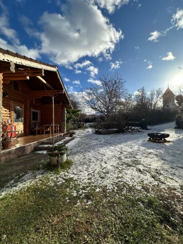 Gemütliche Blockhütte in Wiennähe