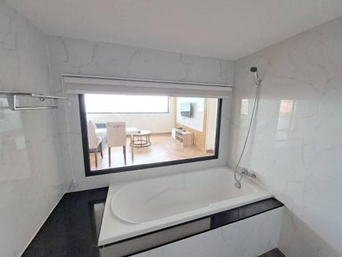 Et badeværelse på Blue Wave Hotel Hua Hin