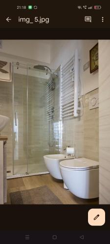 a bathroom with two sinks and a tub and a shower at 50 passi dal mare in Sestri Levante