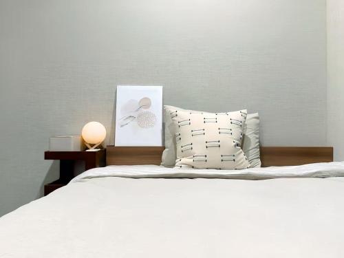 Mando Hotel 101 , 5-minute walk from Iryu subway , 15 Minutes to Senso-ji Temple , 1 bedroom with Shared Patio