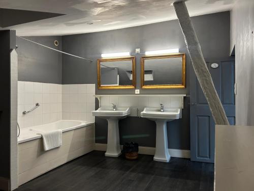Bany a La Maison d'Ailleurs