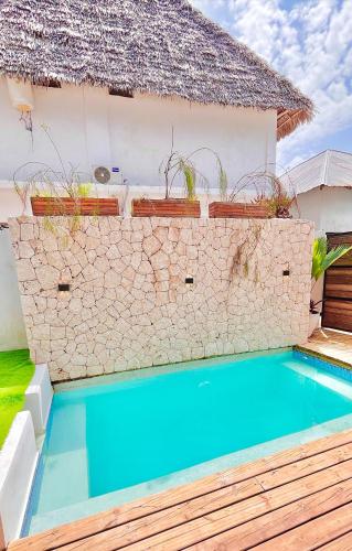 Private 8 sleep Villa & Pool Paje Beach Zanzibar - Pool AC TV GENERATOR