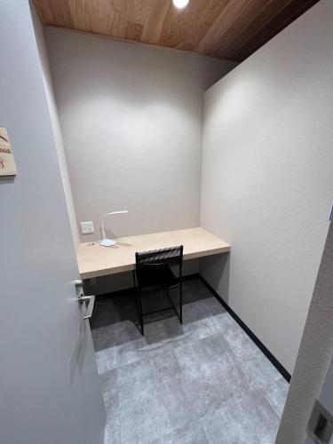 a small office with a desk and a chair at H,U,B Unzen - Vacation STAY 74185v in Unzen