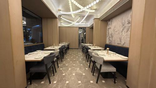 En restaurant eller et andet spisested på Dragonfly Hotel - The Art Hotel