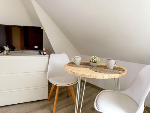 a small table and two chairs in a room at Apartments Brunsbüttel in Brunsbüttel