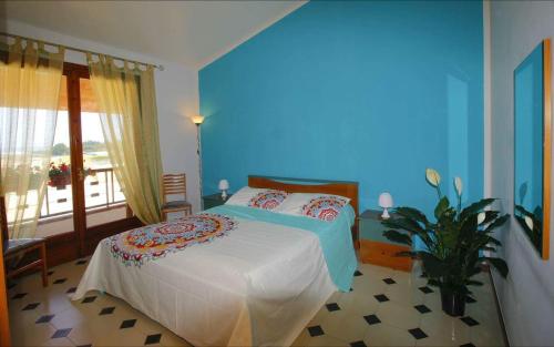 a bedroom with a bed and a window and a plant at B&b Villa Rosella in Petrosino