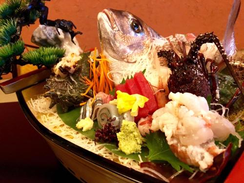 旅館の敷地内または近くでの食事または食べ物