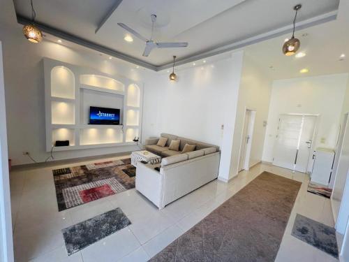 Een TV en/of entertainmentcenter bij Farah Boutique Private Villa
