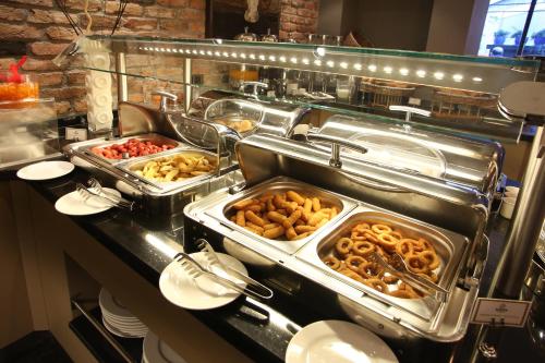Comida en o cerca de este hotel