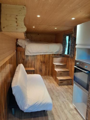 a small room with two beds and a kitchen at Sleep-in Beauty in Thakeham