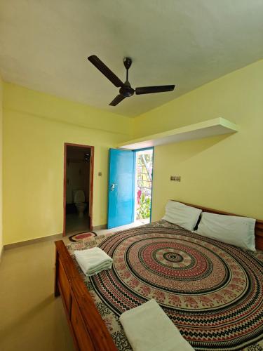 En eller flere senge i et værelse på The Stoked Stay Ride and Tide