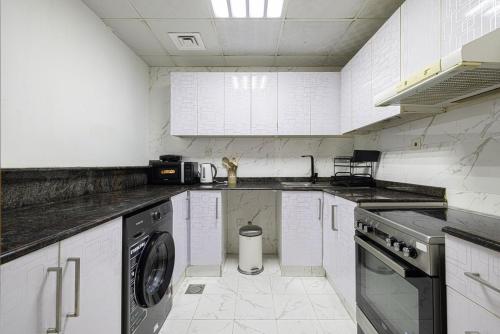 Lux 3 Bedroom Apt In Dubai Marina Man 2003